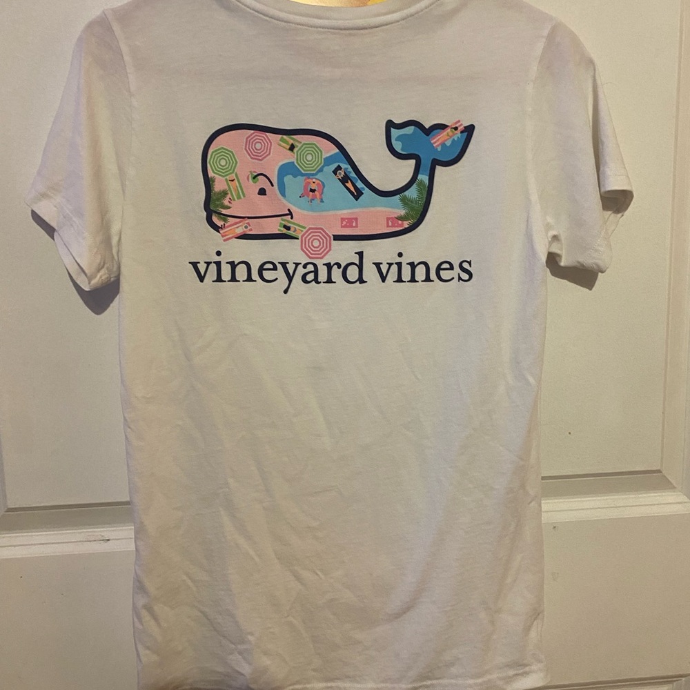 Vineyard vines white t-shirt